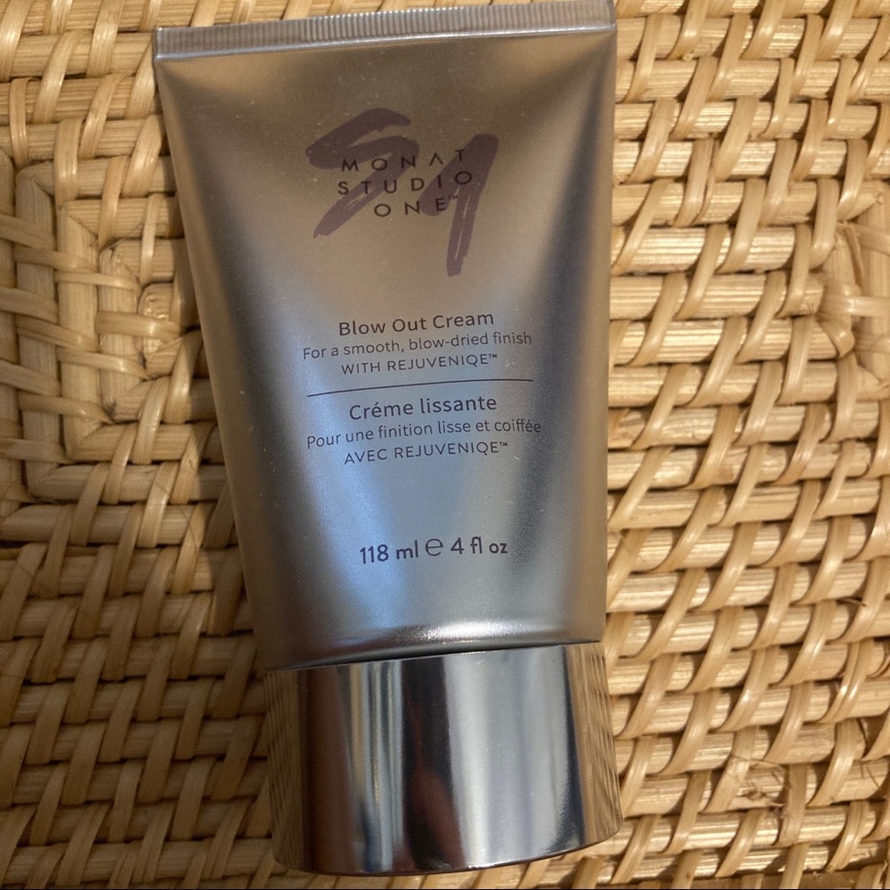 NEW Monat Blow Out Cream